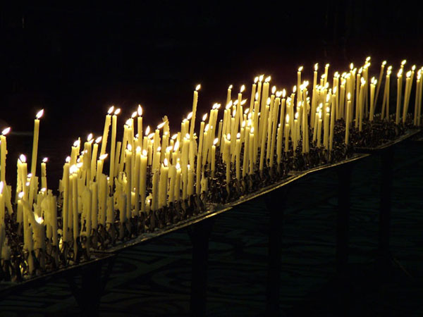 Candele in processione