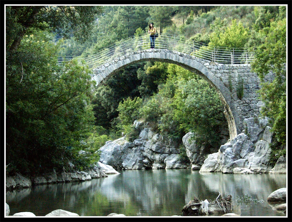 la ragazza sul ponte