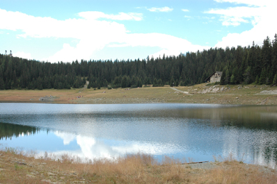 lago in alta montagna