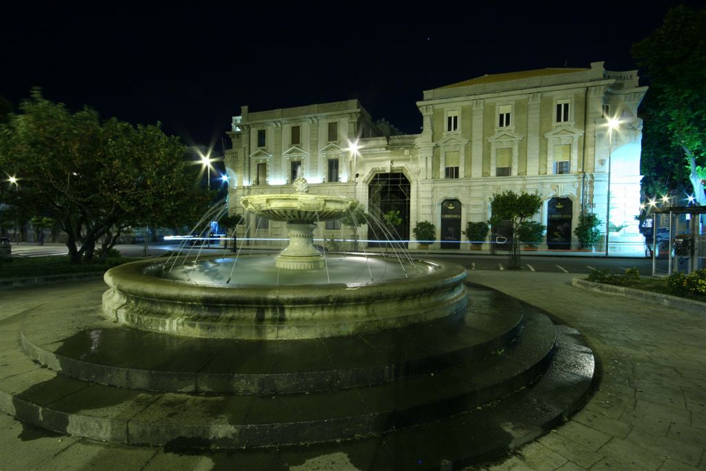 Fontana Senatoria e Palazzo Inps (Me)