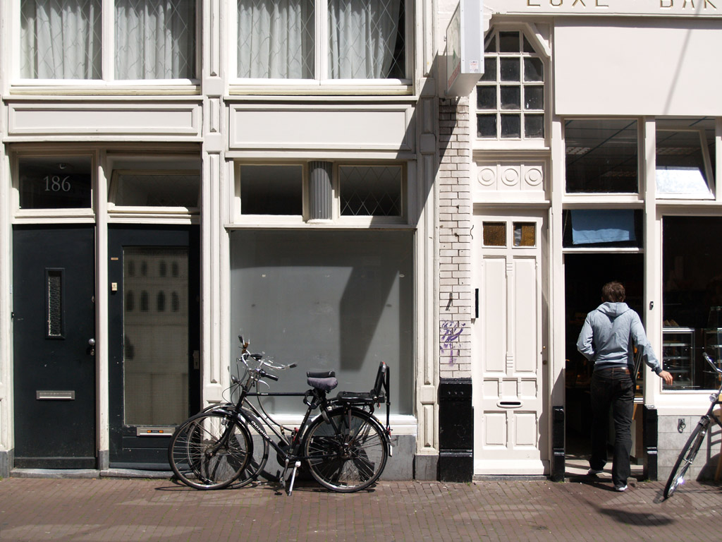 bianco nero e azzurro, Amsterdam