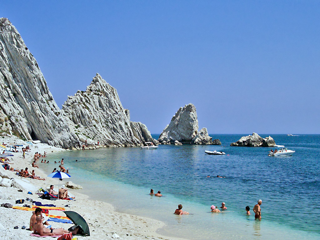 Sirolo spiaggia 2 sorelle