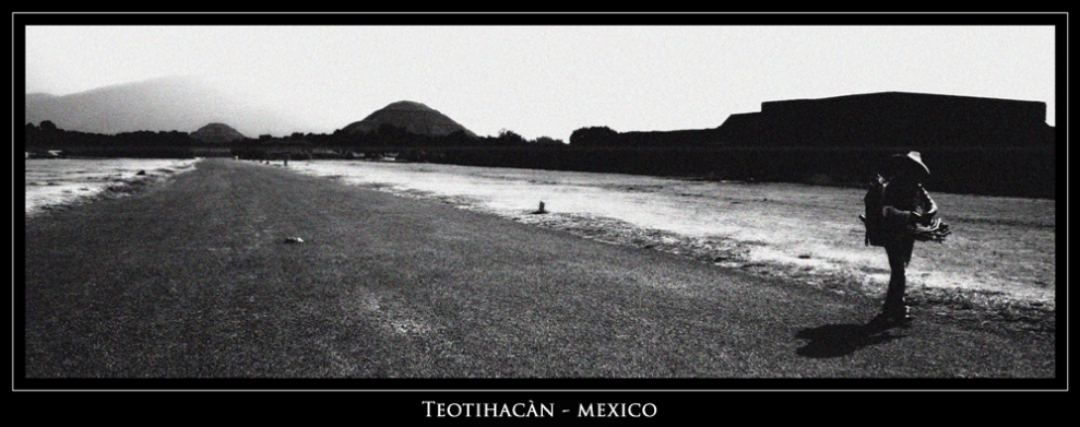 Verso la Piramide della Luna - Teotihuac�n, Messico