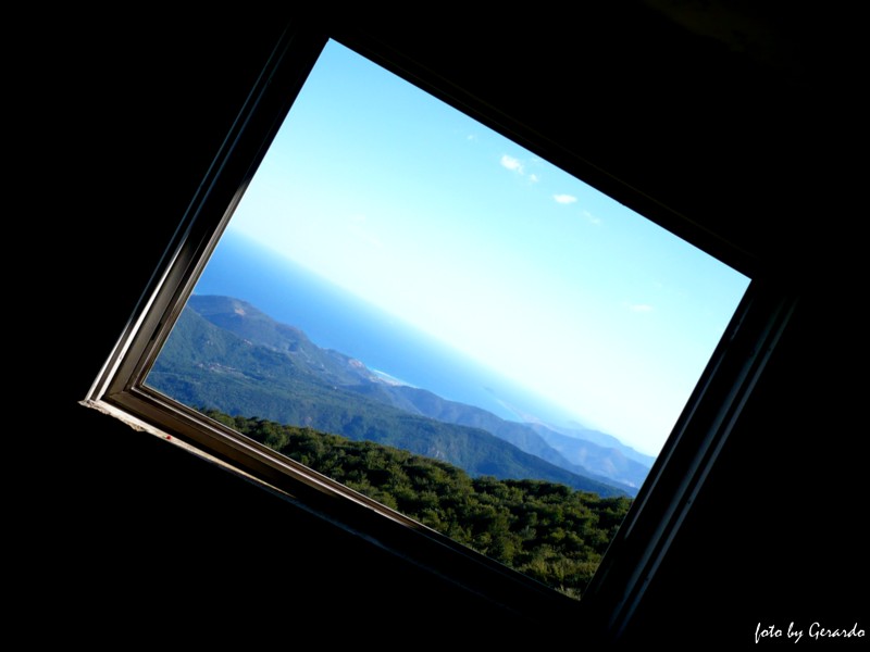 il mondo fuori da una stanza buia e vuota...