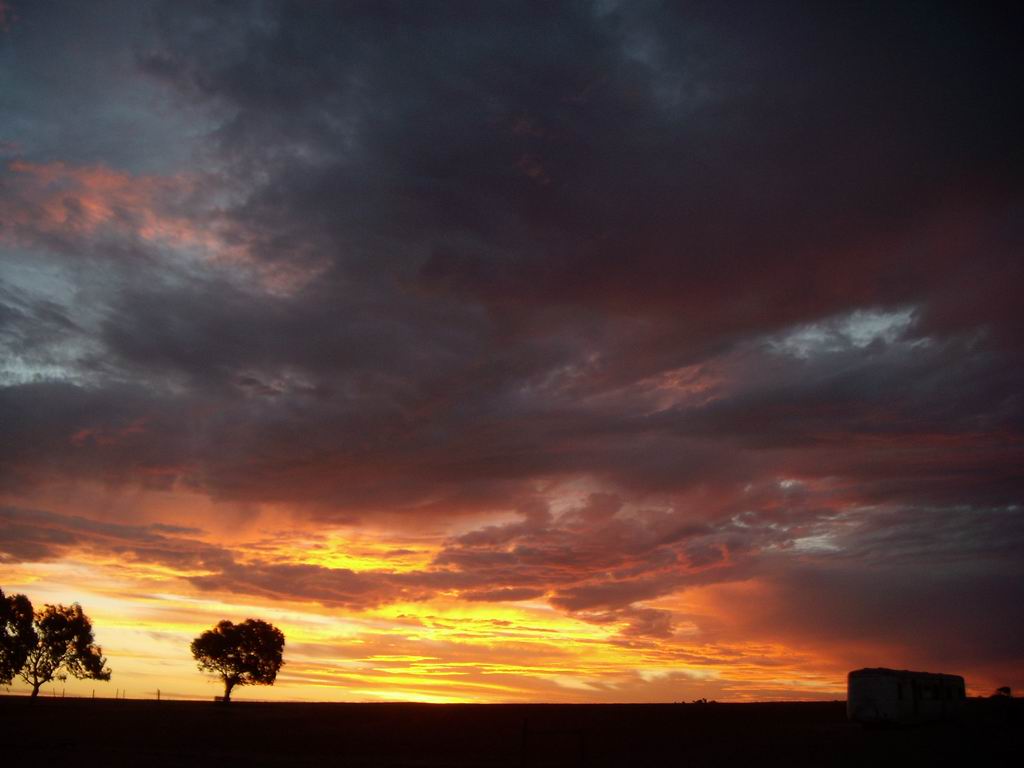 meraviglioso tramonto nell'outback australiano...
