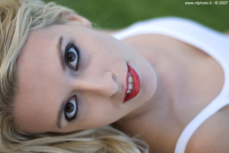 Eleonora, red lips