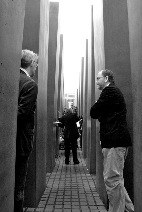 monumento vittime olocausto Berlino.