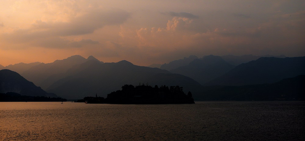 Tramonto sul lago Maggiore