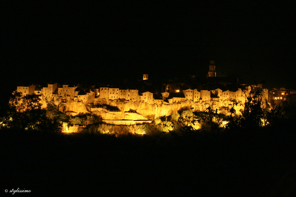 Pitigliano di notte
