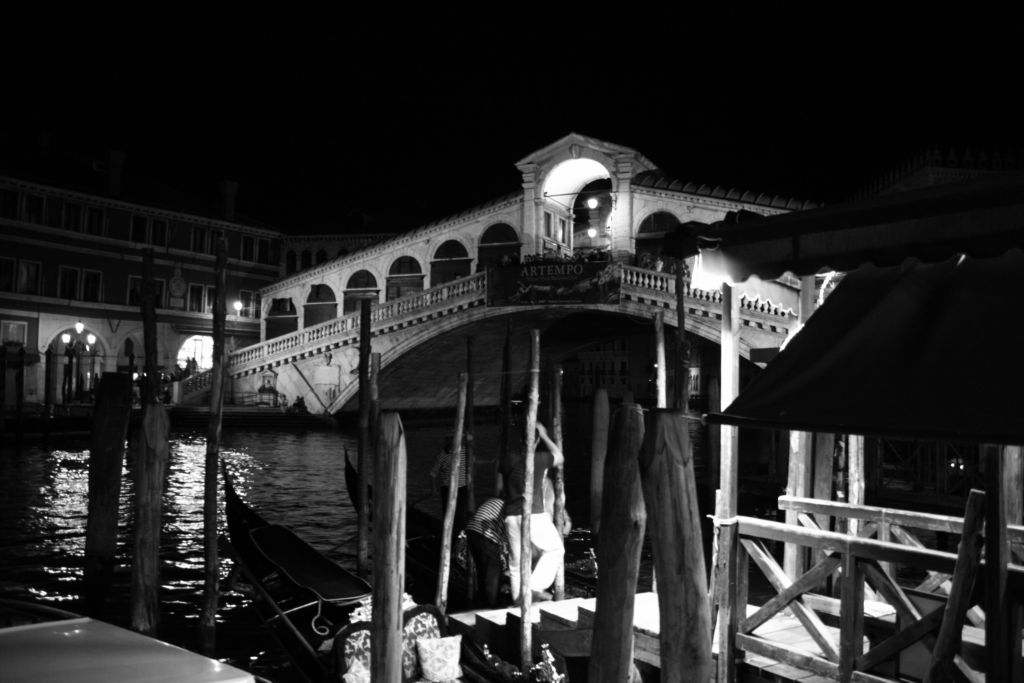 Rialto Black & White