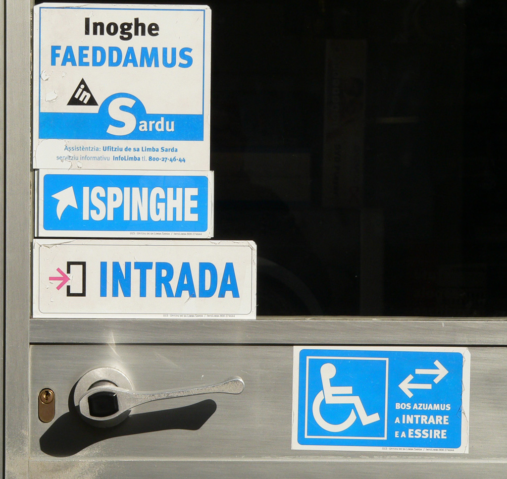 Cartelli d'ingresso in lingua sarda