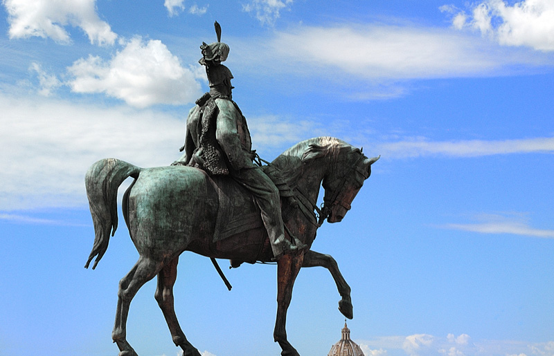 Il Cavaliere marcia sul Vaticano