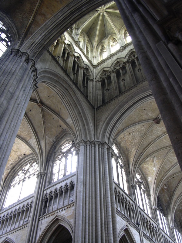 dentro il gotico fiammeggiante