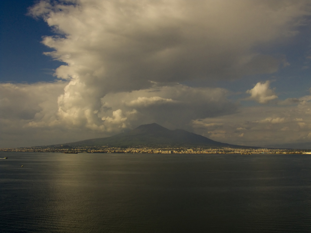 ...e le nubi si addensano...(sul vesuvio)