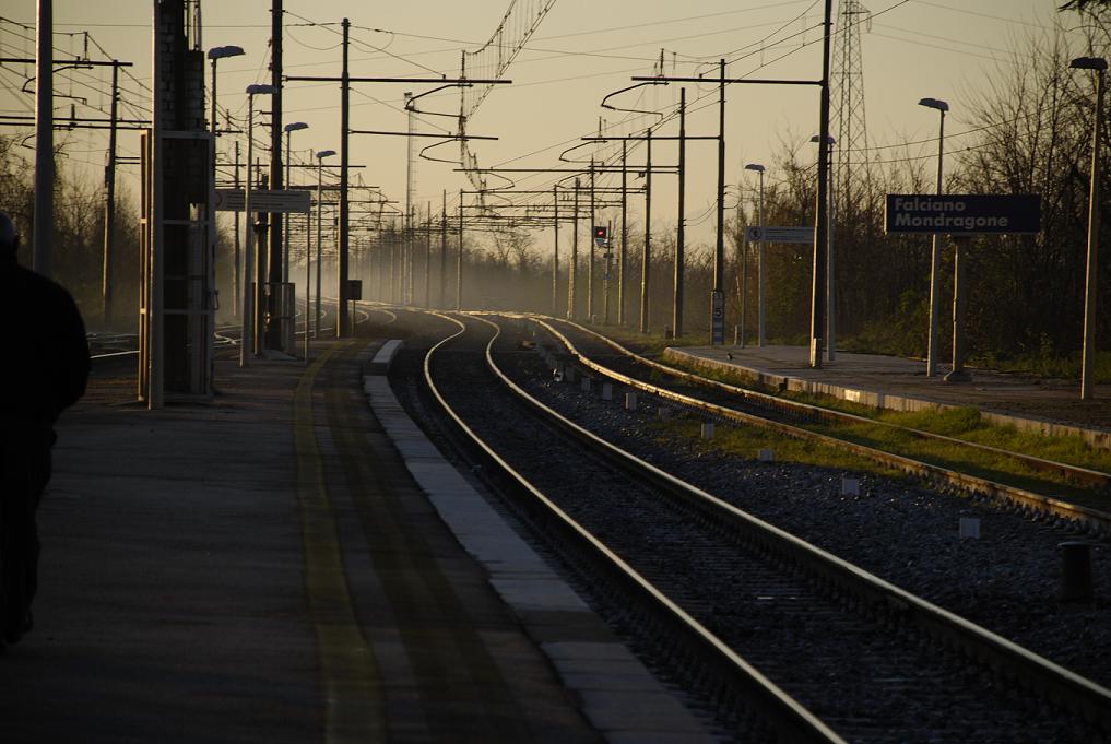 stazione all'alba