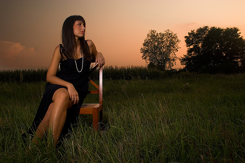 Ritratto di donna in attesa di andare a teatro