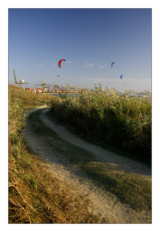 La via dei mostri d'acciaio e degli uomini volanti