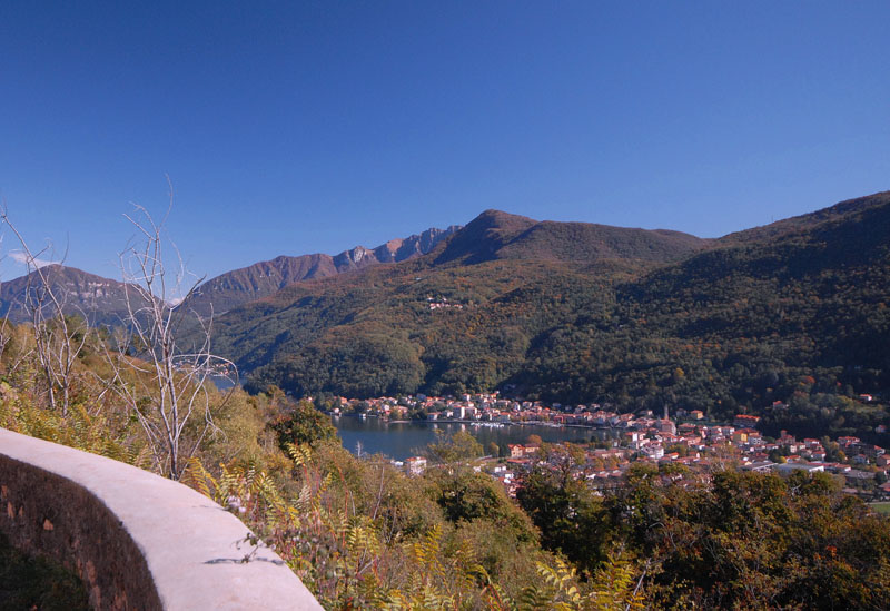 porto ceresio e il lago