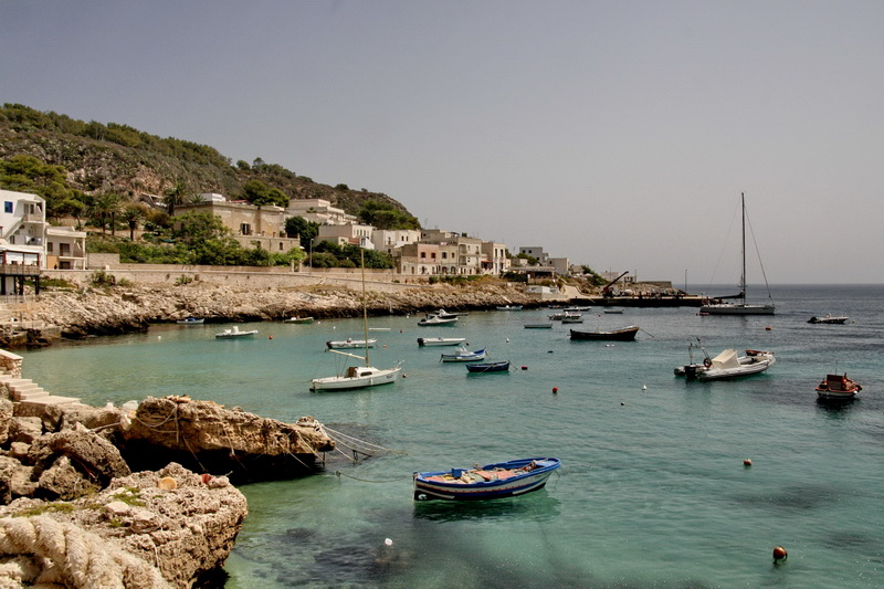 Egadi porticciolo di Levanzo
