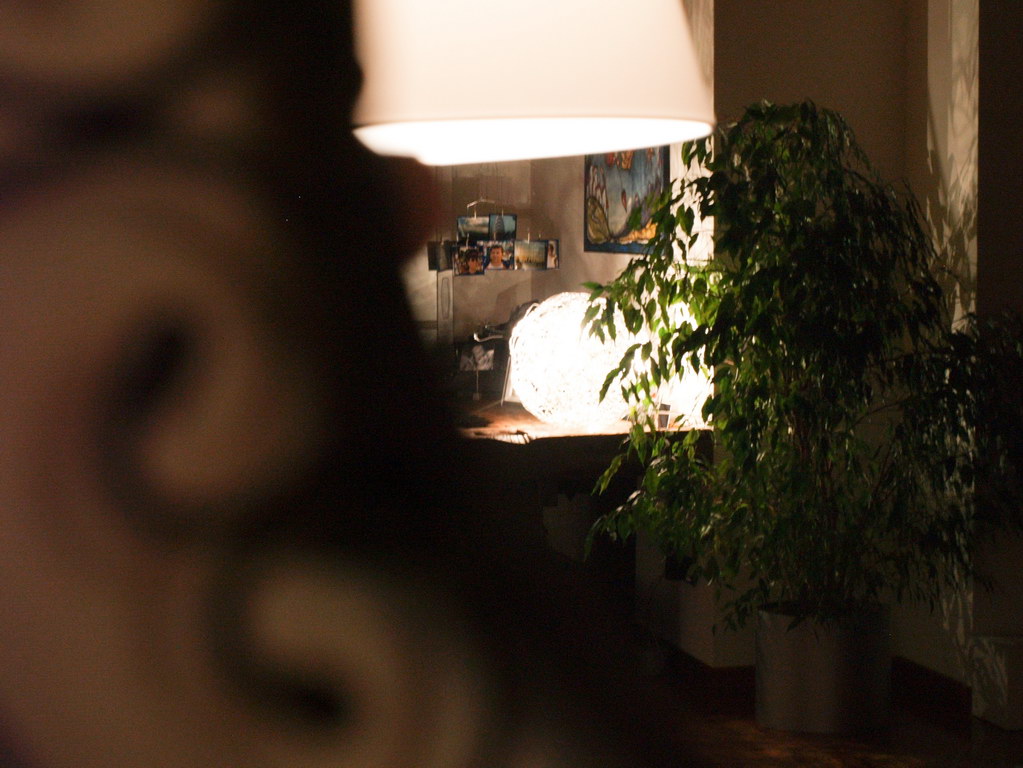 * riflettendo a distanza ravvicinata *