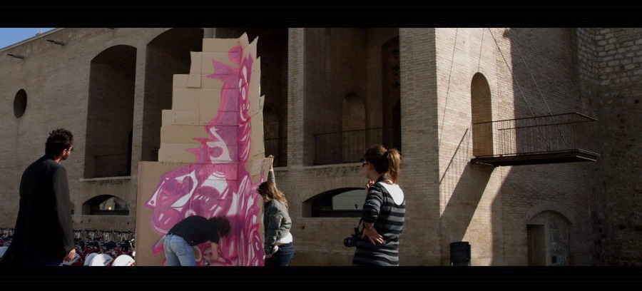 la piazza...tutto quello che puoi e non puoi fare a casa tua