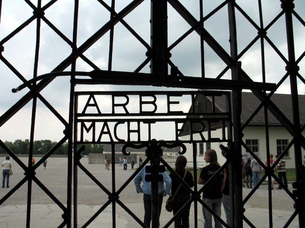 IL LAVORO RENDE LIBERI