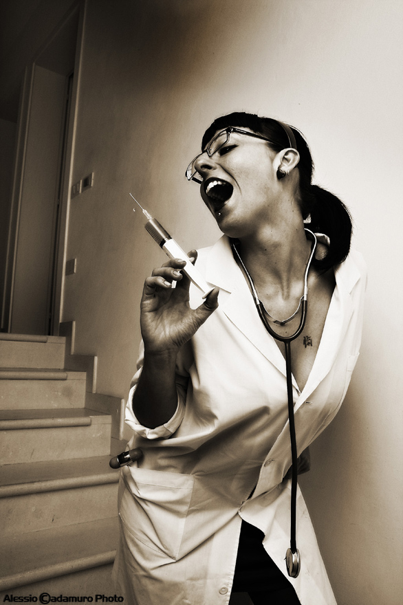 Nemesi Infermiera Pazza