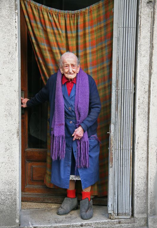 la nonnina sull'uscio....