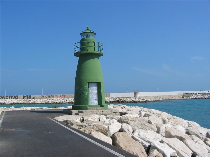 faro di giorno