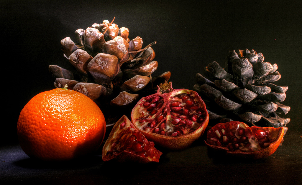 Pigne, melograno e mandarino