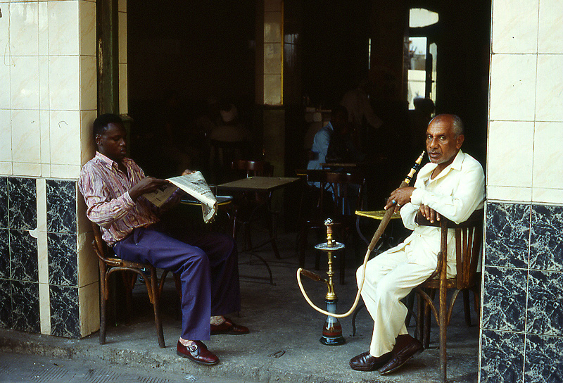 Fumatore di narghil� (Egitto9