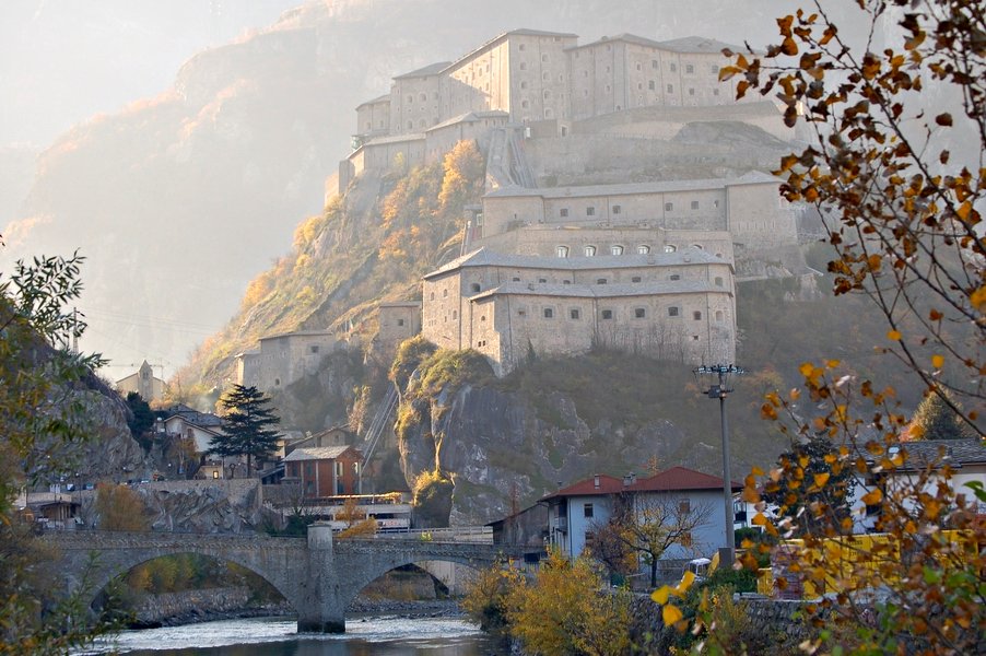 alba sulla fortezza medioevale di Bard