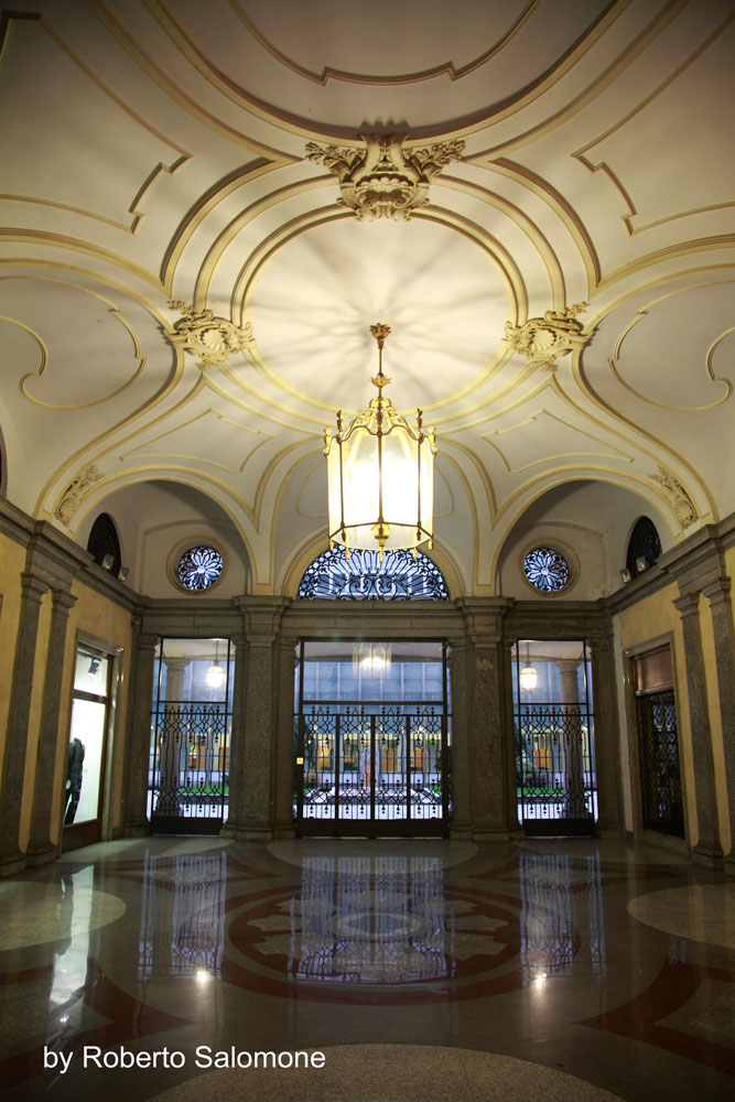 Via Santa Teresa, Interno