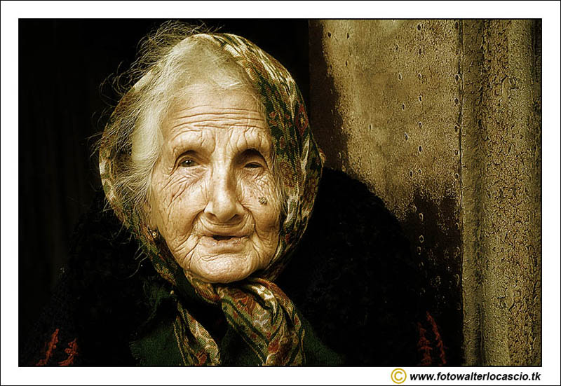 La sua storia sul suo volto