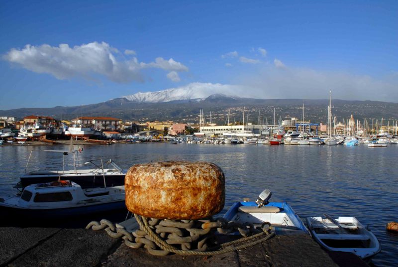 il molo dell'Etna