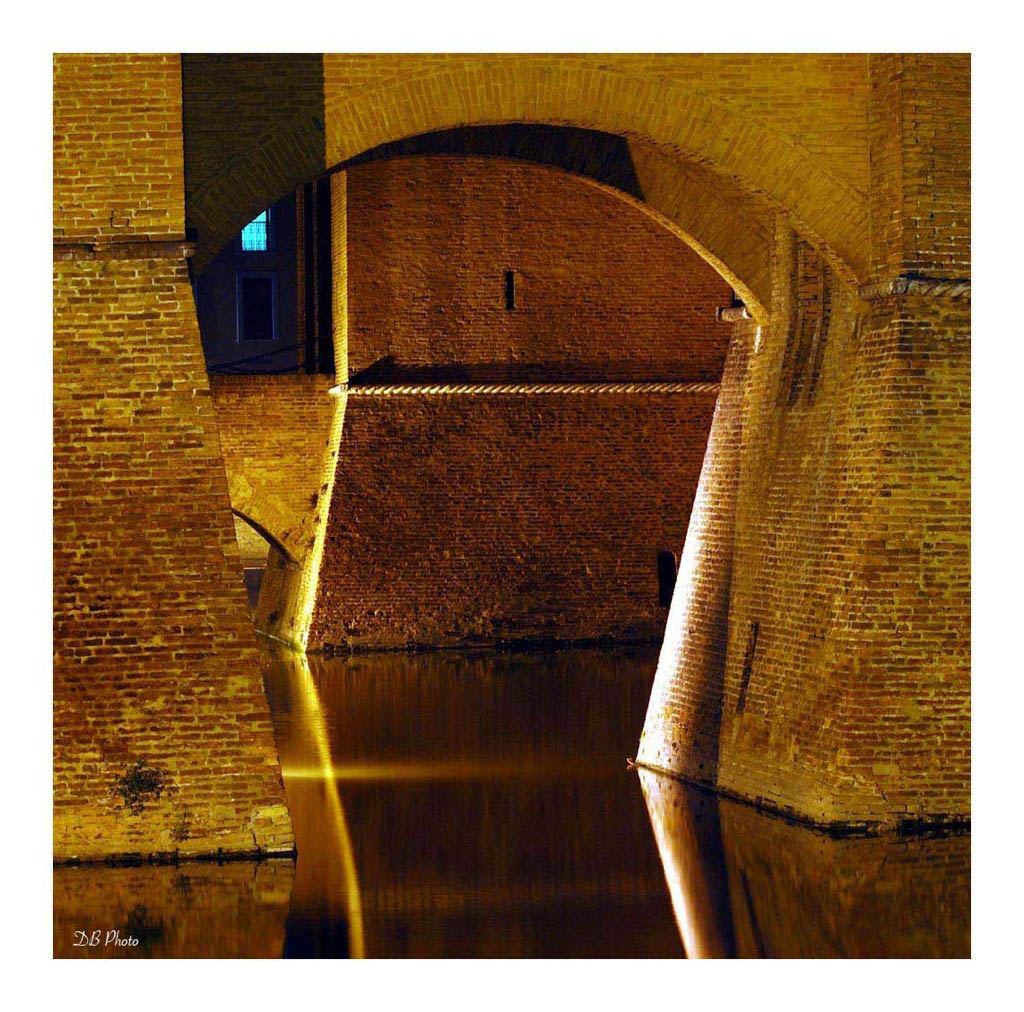 Ferrara - Castello Estense - Scorcio