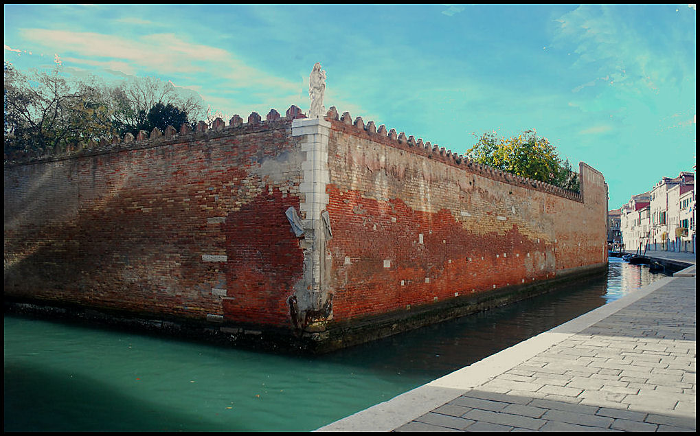 Le mura del convento