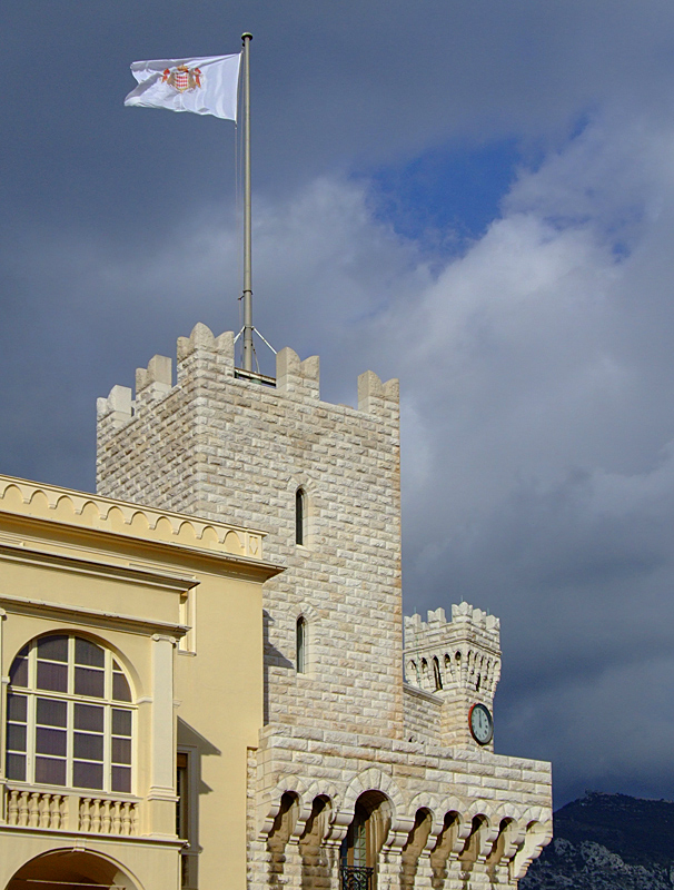 Il principe � in casa,� mezzogiorno..il cambio della guardia..