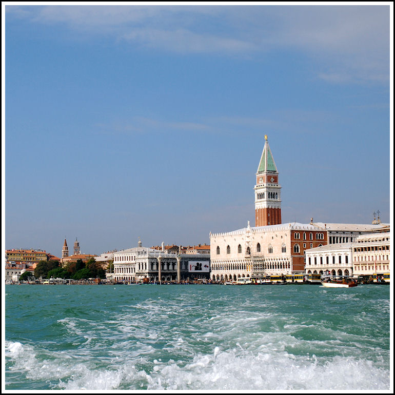Dal vaporetto, come fanno i turisti
