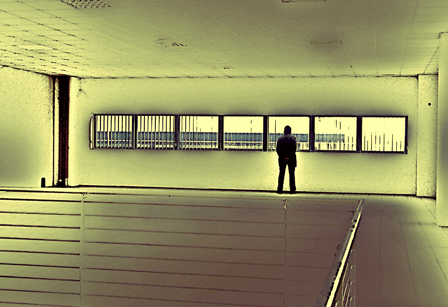 BUSINESS - IL VUOTO ORIZZONTE