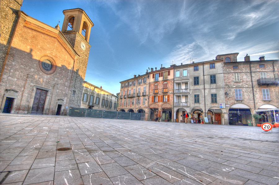 piazza di bobbio HDR