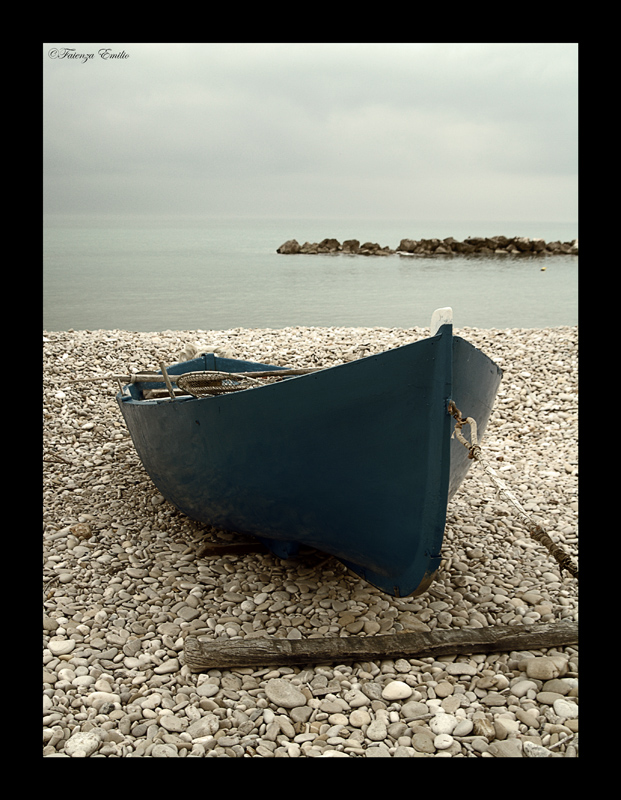 il mare d'inverno sembra piangere