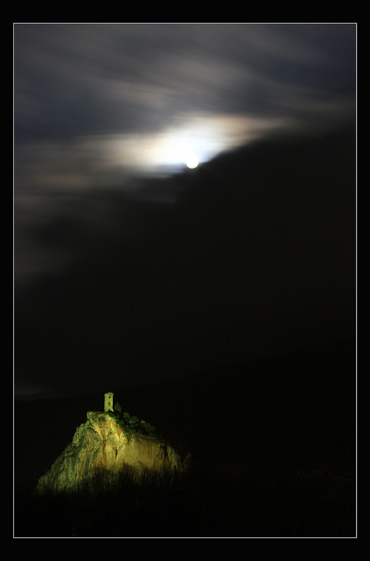 La torre e la sua piccola falsa aurora boreale