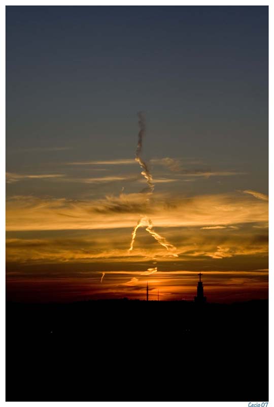 Tramonto sulla citt� dal balcone di casa...