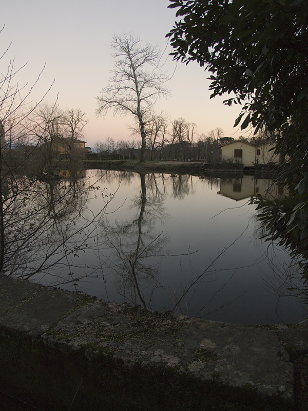 Riflessi dietro il  muro..
