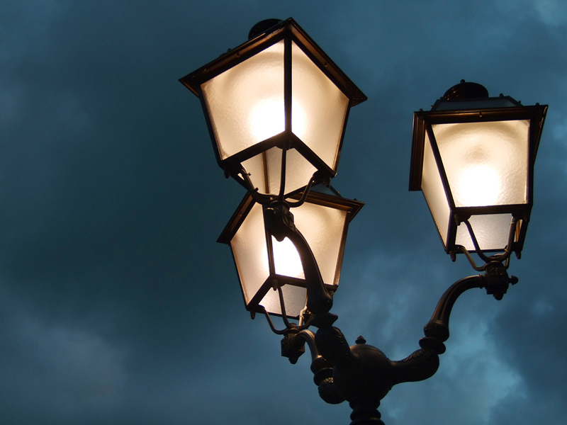 Lampione triplo con cielo