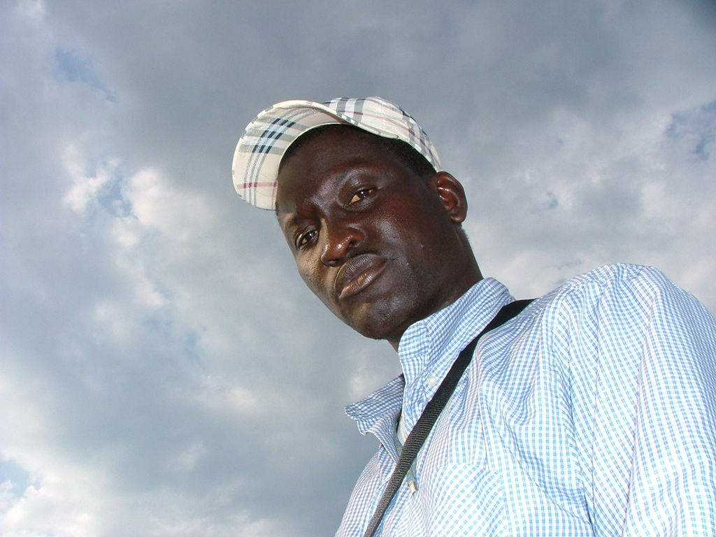 un venditore sulla spiaggia