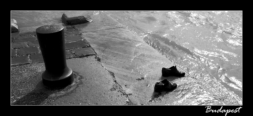 Monumento alle vittime dell'olocausto a Budapest