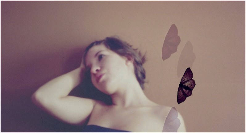 (...)le falene si tengono vicino a me come i morti dalle parte differente(...)