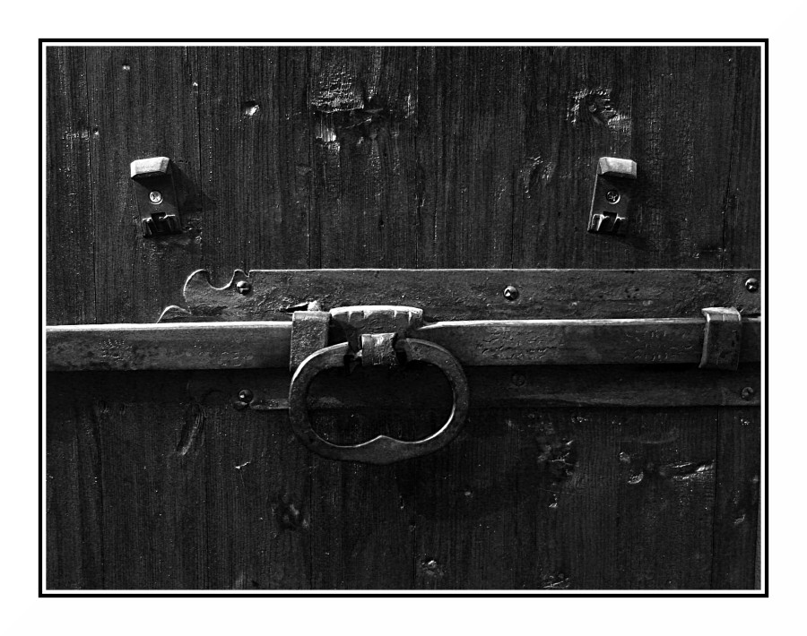 Bianco & nero con legno e metallo